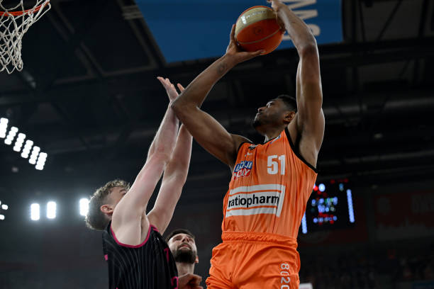 现不仅对球 现不仅对球